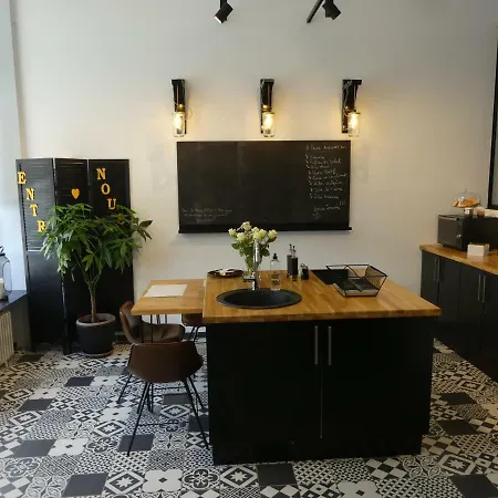 Entre Nous - La Poste سوموور