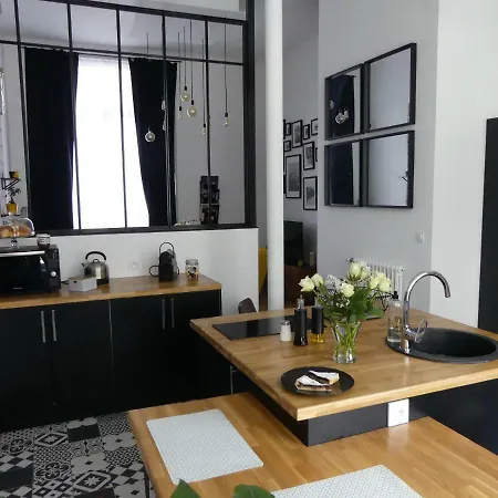 Entre Nous - La Poste * سوموور