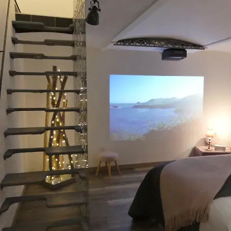 Entre Nous - La Poste سوموور