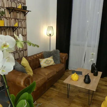 Entre Nous - La Poste * سوموور